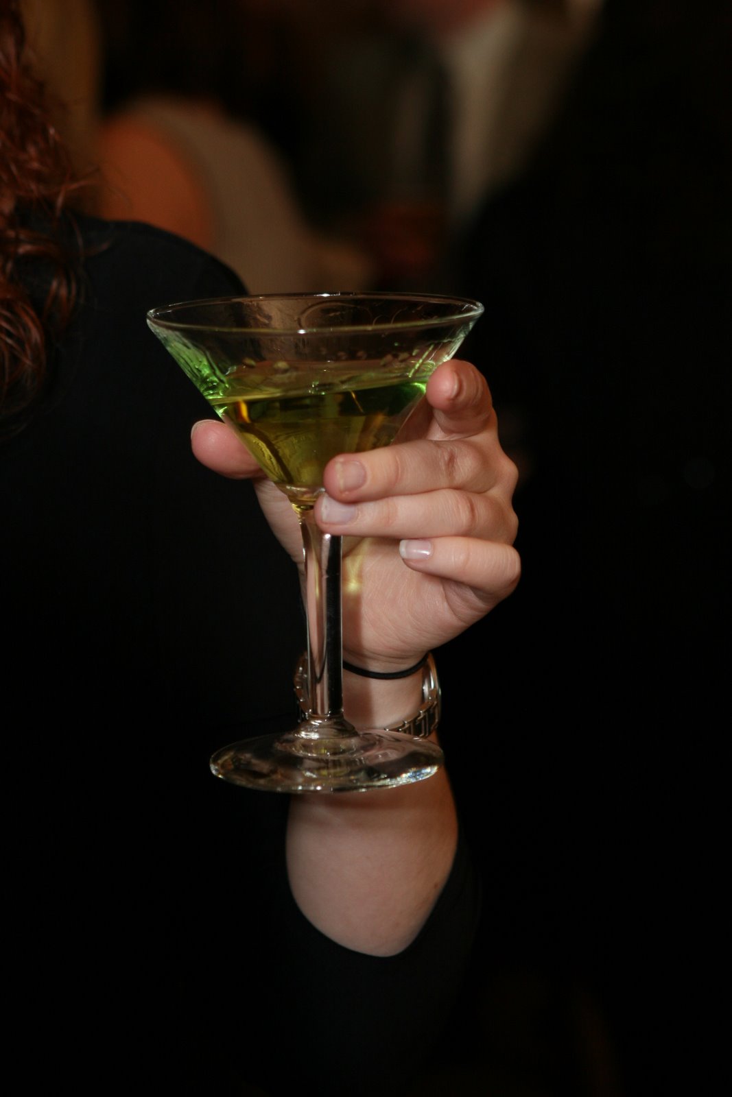 [woman's+hand+and+Martini.jpg]