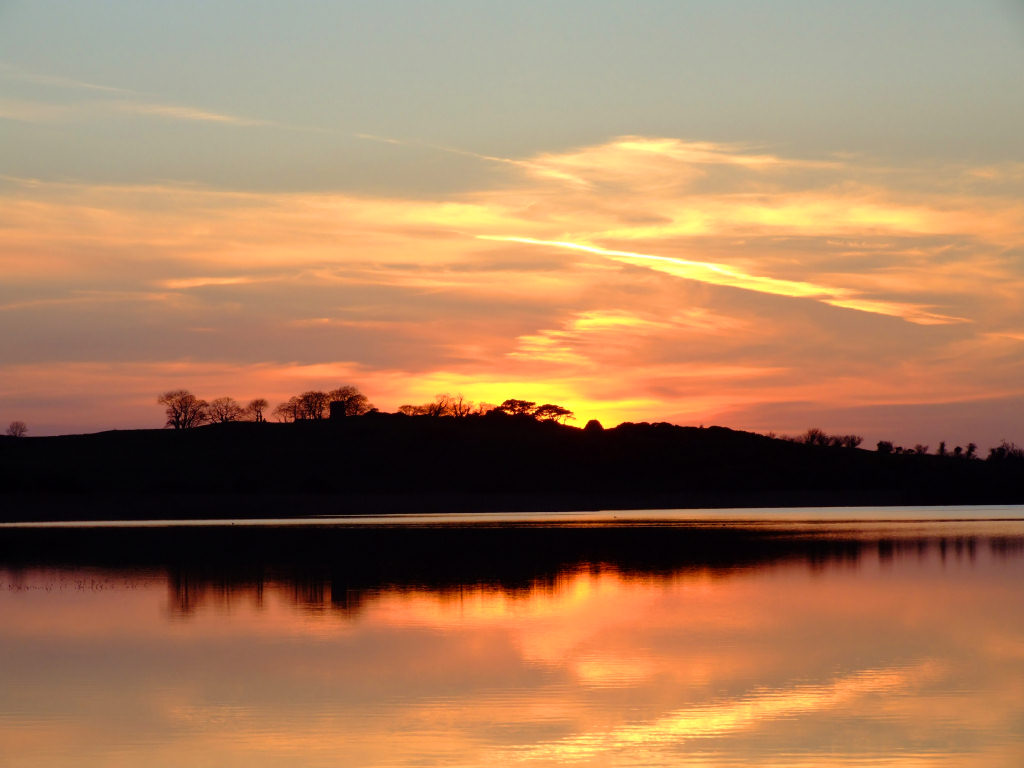 [sunset-lake.jpg]