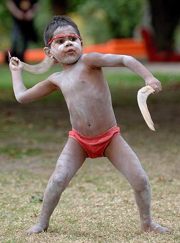 [Aboriginal+child+with+boomerang.jpg]