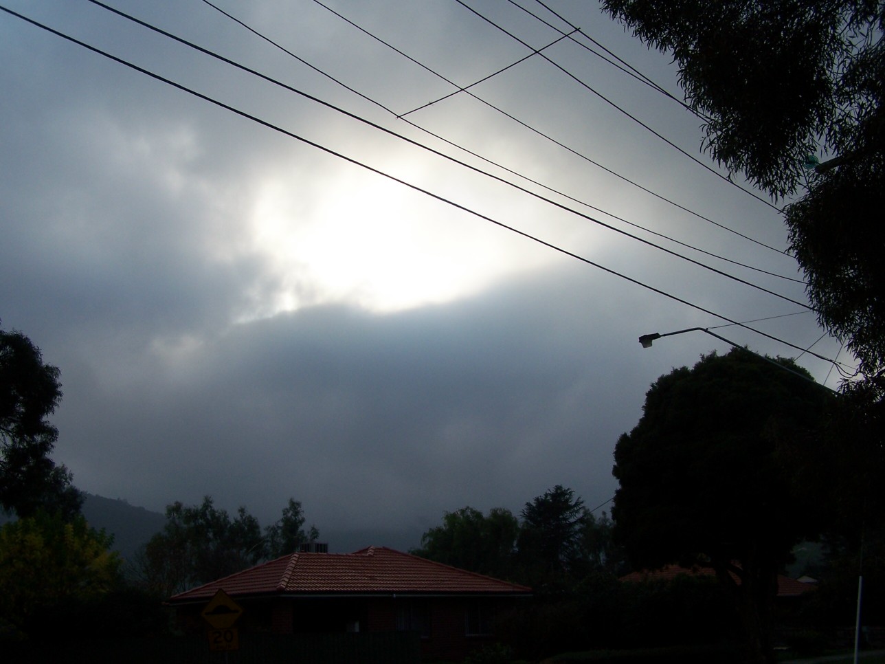 [Sun+breaking+through+clouds+UFTG+070422.jpg]