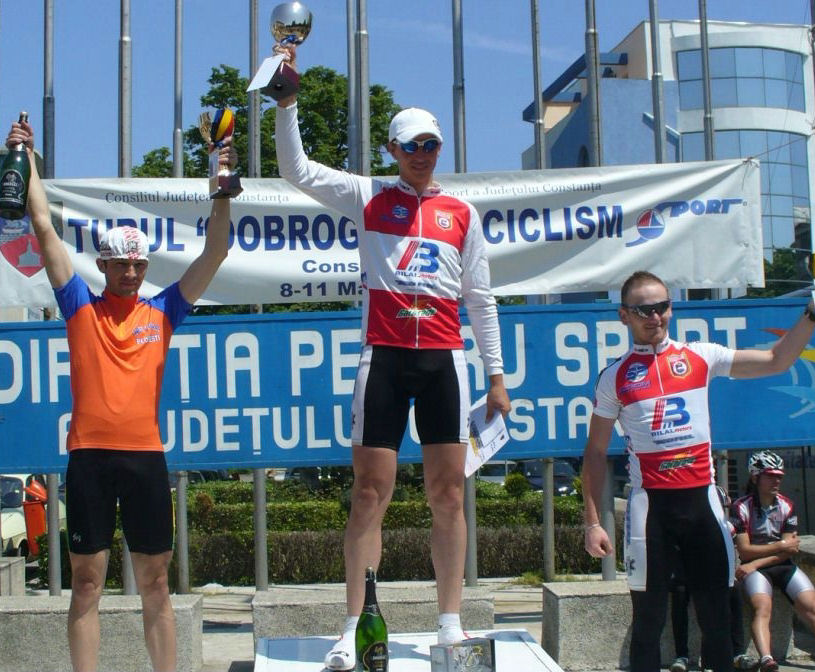 [ciclism+-+turuldobrogei+2008+podium.jpg]