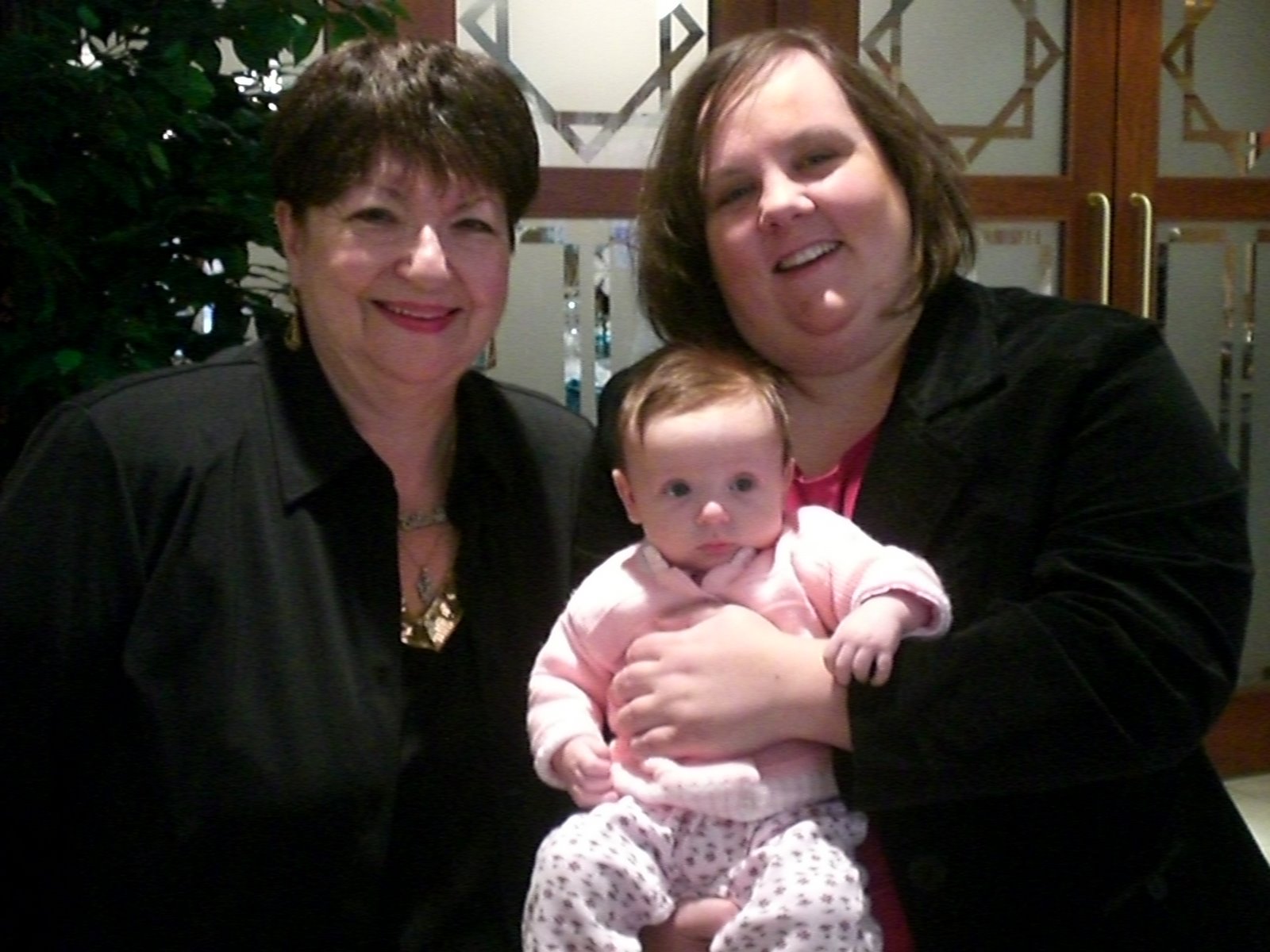 [Bubbe,+Mommy+and+Ella.jpg]