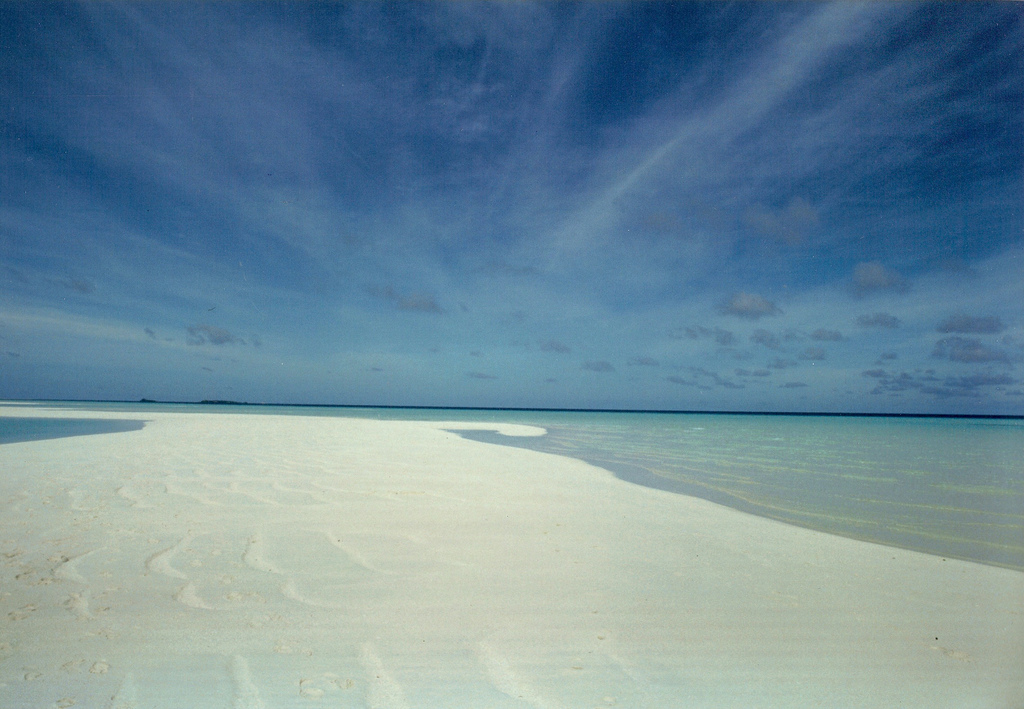 [infinite_beach_republic_of_maldives.jpg]