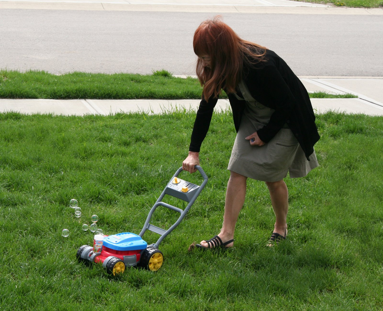 [Grandma+Alice+Mowing+with+Bubbles.jpg]