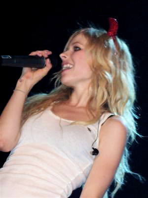 [Avril_with_red_horns.jpg]