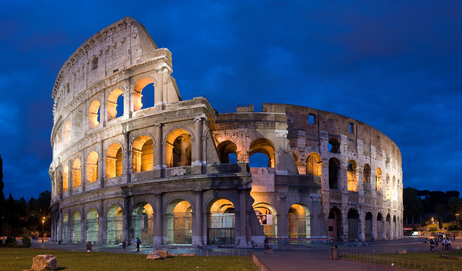 [Colosseum_in_Rome%2C_Italy_-_April_2007.jpg]