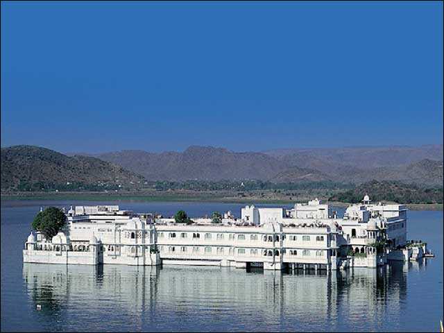 [lake-palace-udaipur.jpg]