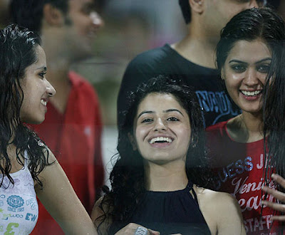Hot Girls in Cricket Matches / Photos / Pictures