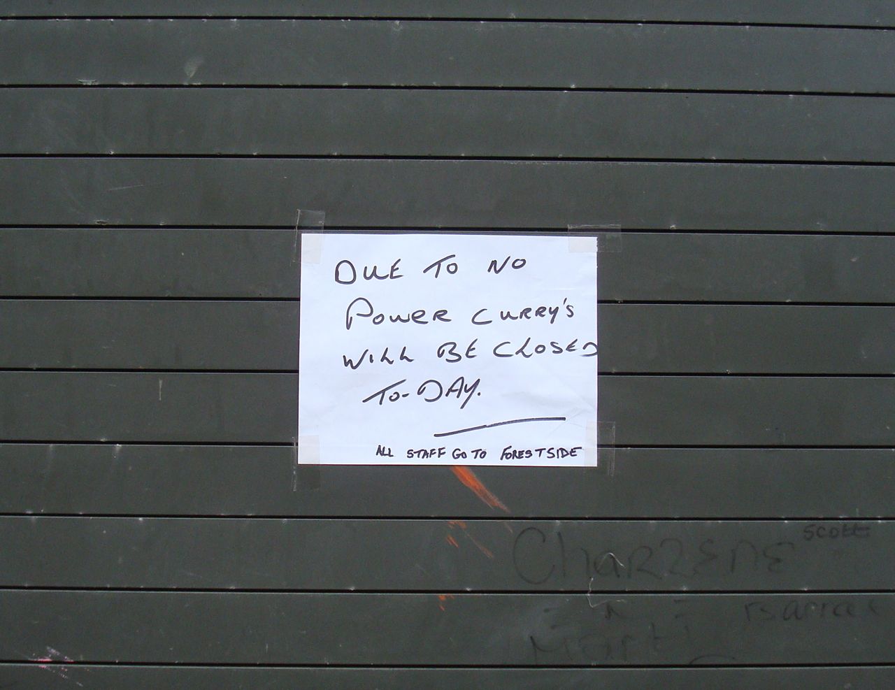 Notice stuck to the closed shutters of Currys