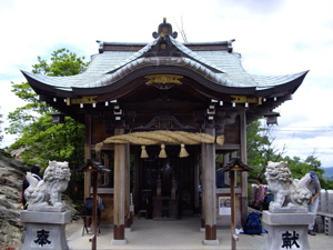 [Takamikura+Yama-+shrine+at+top.jpg]