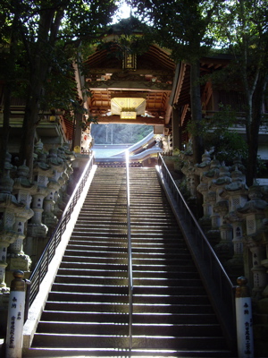 [Takamikura+-+cool+shrine+staircase.jpg]