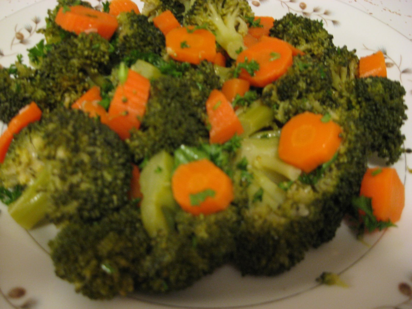 [brokoli+salatasi+ve+muzlu+muhallebi+011.JPG]