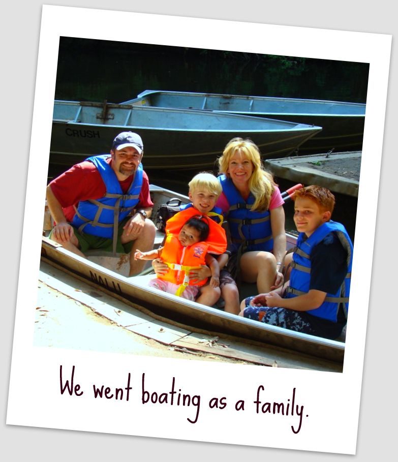 [family+boating.jpg]
