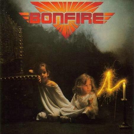 [Bonfire+-+1986+-+Don't+touch+the+light.jpg]