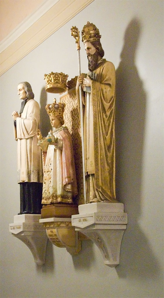 [Pope+Saint+Pius+V+Church,+in+Saint+Louis,+Missouri+-+statues.jpg]