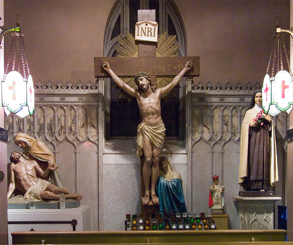 [Saint+Margaret+of+Scotland+Church,+in+Saint+Louis,+Missouri+-+statues.jpg]