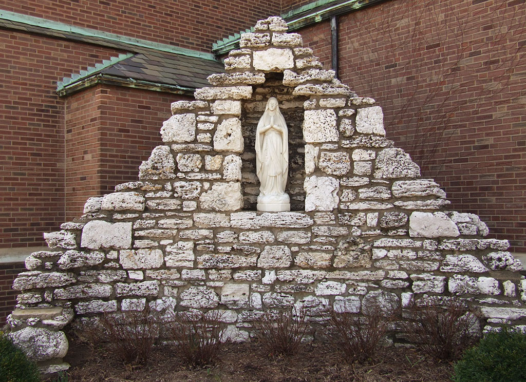 [Saint+Wenceslaus+Church,+in+Saint+Louis,+Missouri+-+Marian+grotto.jpg]