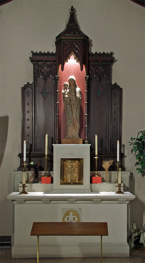 [Saint+Wenceslaus+Church,+in+Saint+Louis,+Missouri+-+Mary's+altar.jpg]