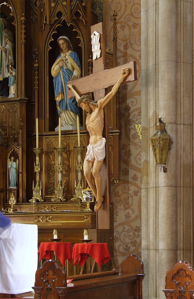 [Saint+John+Nepomuk+Chapel,+in+Saint+Louis,+Missouri+-+crucifix.jpg]