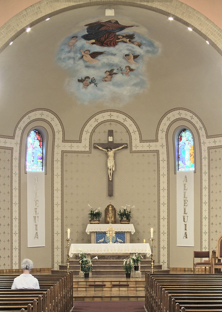 [Assumption+Catholic+Church,+in+O'Fallon,+Missouri+-+sanctuary+of+old+church.jpg]