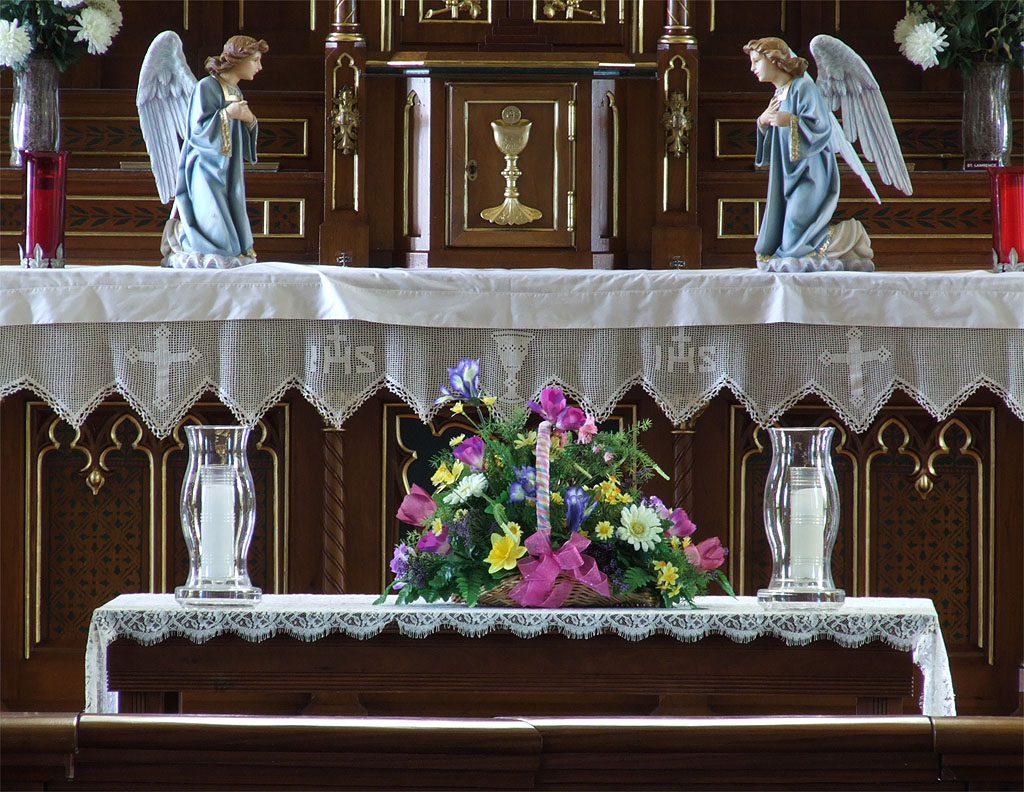 [Saint+Martin+Roman+Catholic+Church,+in+Starkenberg,+Missouri+-+altar+detail.jpg]