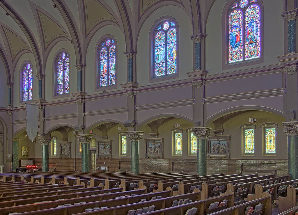 [Saint+Charles+Borromeo+Roman+Catholic+Church,+in+Saint+Charles,+Missouri,+USA+-+side+of+nave.jpg]
