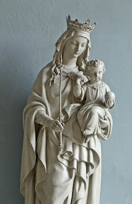 Basilica of Saint Louis, King of France, in Saint Louis, Missouri, USA - Statue of the Blessed Virgin Mary and the Infant Jesus