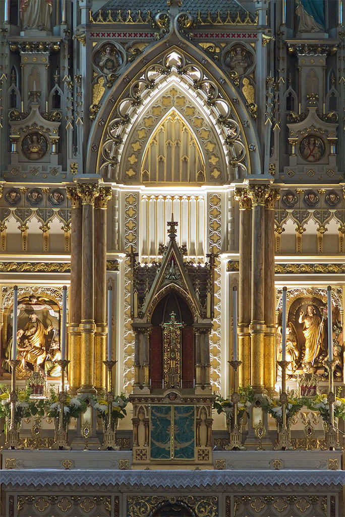 [Saint+Francis+de+Sales+Oratory,+in+Saint+Louis,+Missouri,+USA+-+tabernacle+with+lighting.jpg]