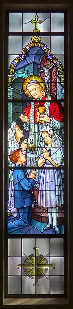 [Mary+Queen+of+Peace+Roman+Catholic+Church,+in+Webster+Groves,+Missouri,+USA+-+stained+glass+window+of+first+communion.jpg]