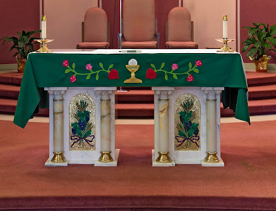 Sacred Heart Roman Catholic Church, in Crystal City, Missouri, USA - altar