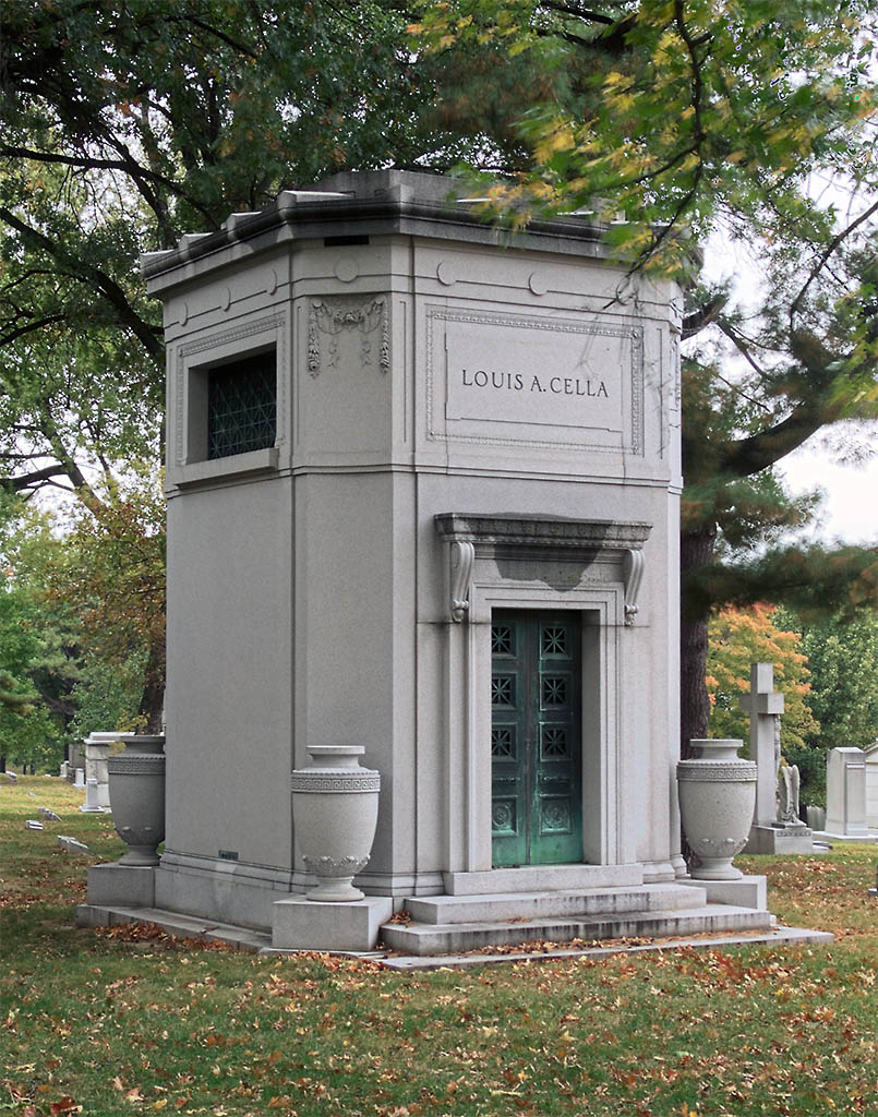 [Calvary+Cemetery,+in+Saint+Louis,+Missouri+-+Cella+tomb.jpg]