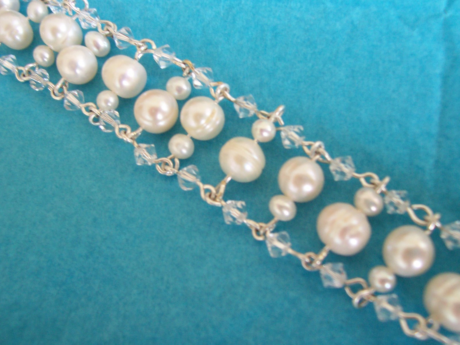 [pearl+collar+closeup.jpg]