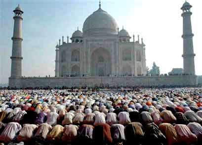 [117_Indian-Muslims-praying-.jpg]