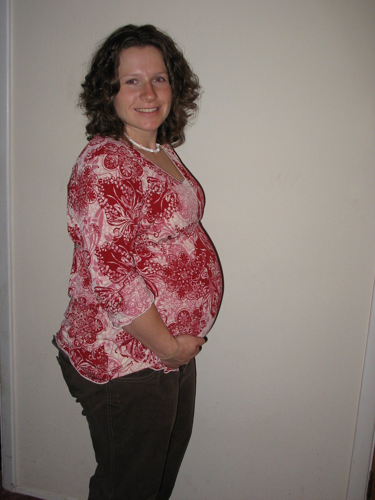 [32+weeks+pregnant+003.JPG]