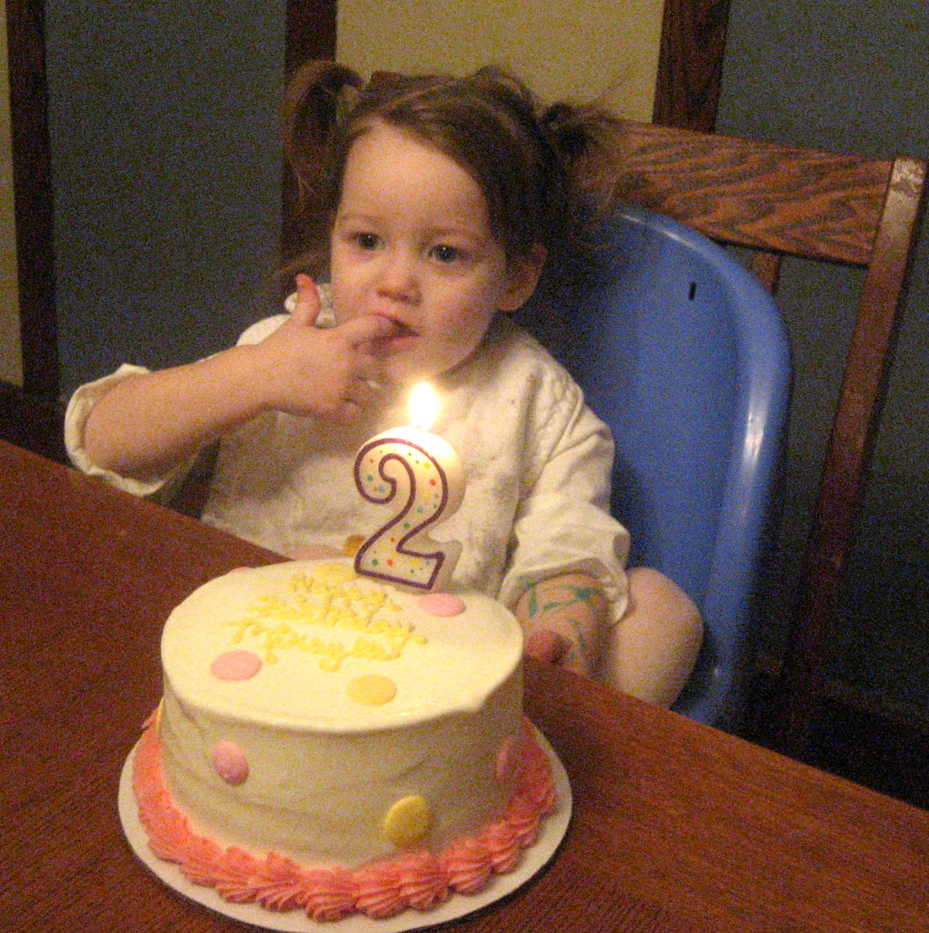 [mikayla+eating+frosting+from+cake.jpg]