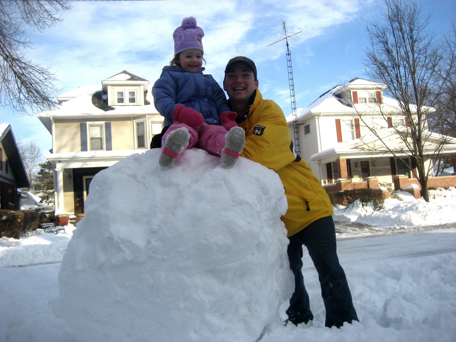 [mikayla+daddy+big+snowball.jpg]