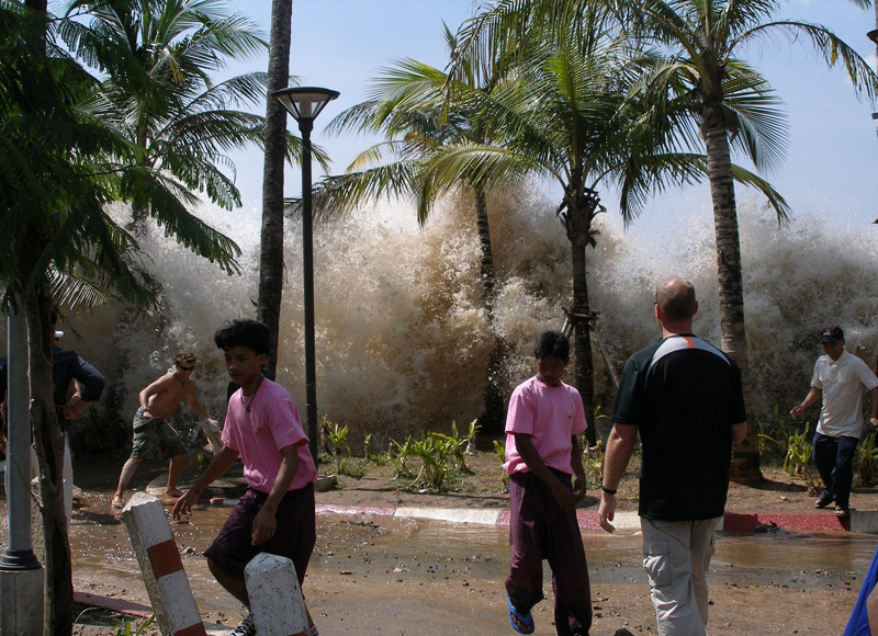 [2004-tsunami.jpg]