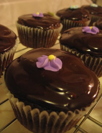 [close+up+chocolate+cupcakes.jpg]