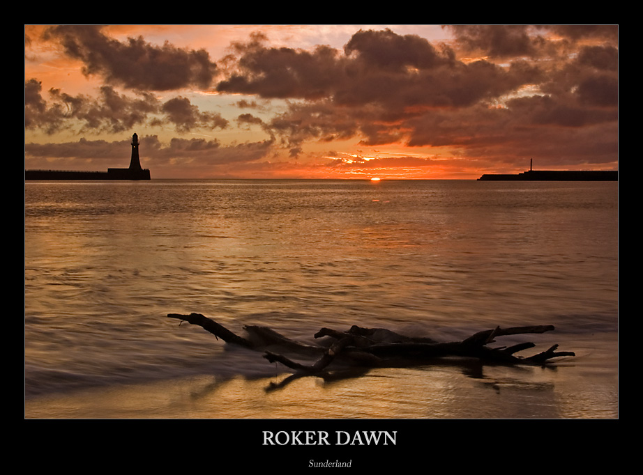 [November+3+~+Roker+Dawn.jpg]