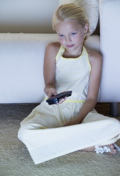 [Little+Girl+with+Remote.JPG]