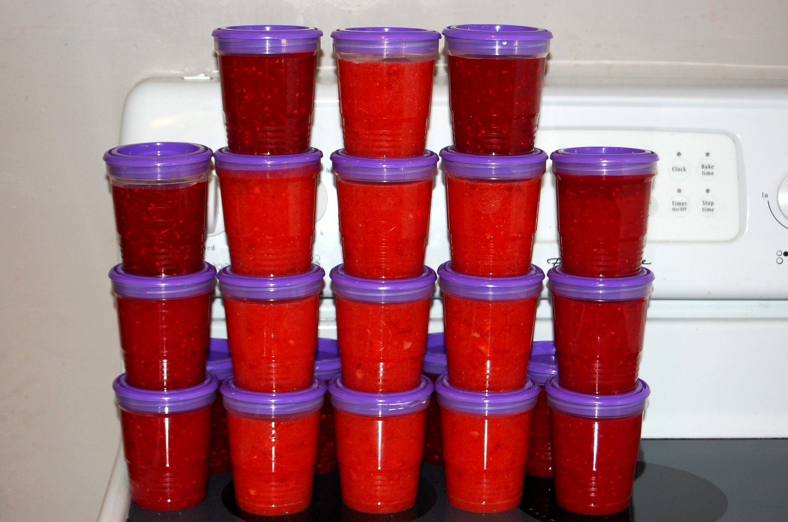 [2008-07-012.03+strawberry+and+raspberry+jam.jpg]