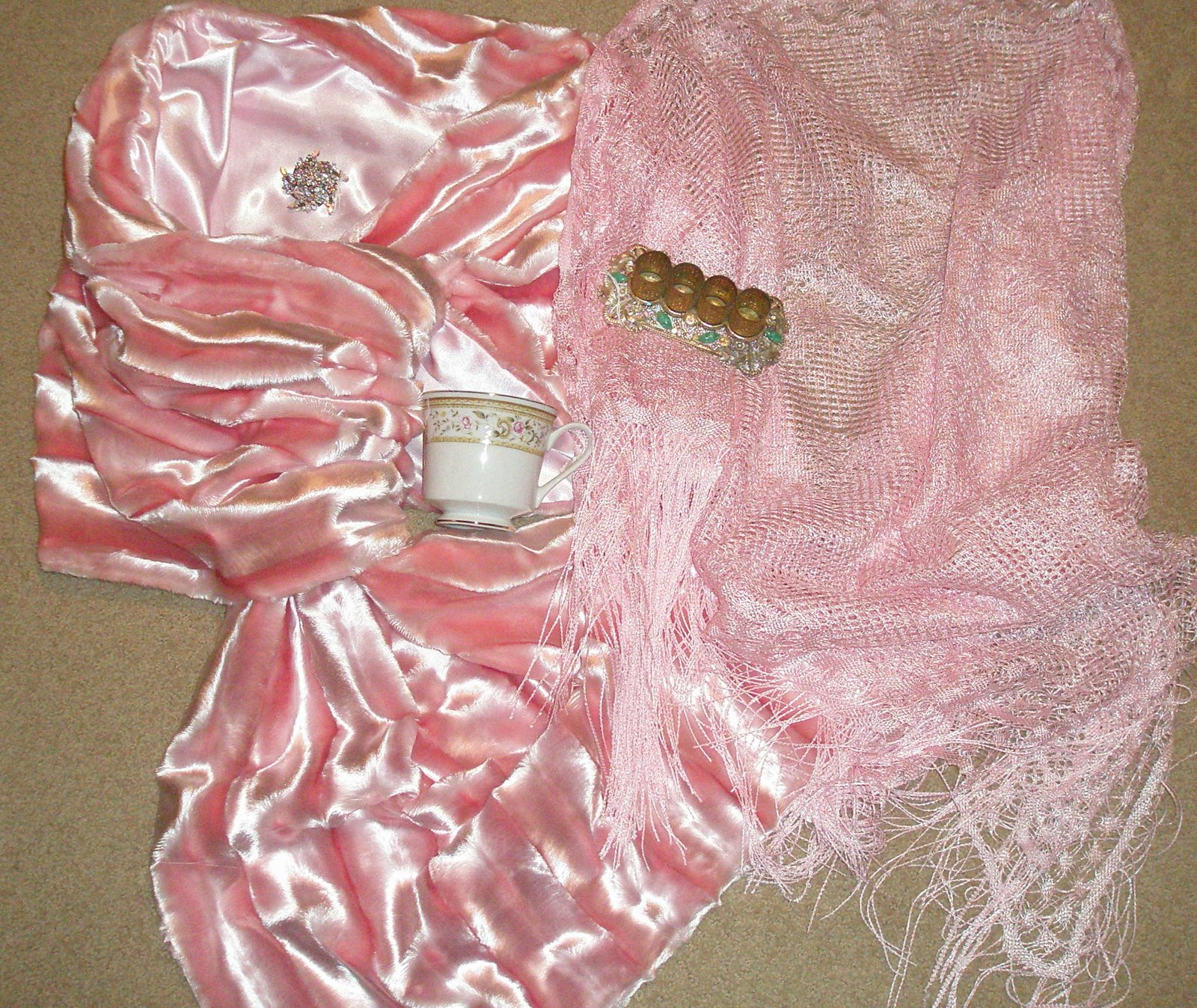 [Dec+6+pink+shawls.jpg]