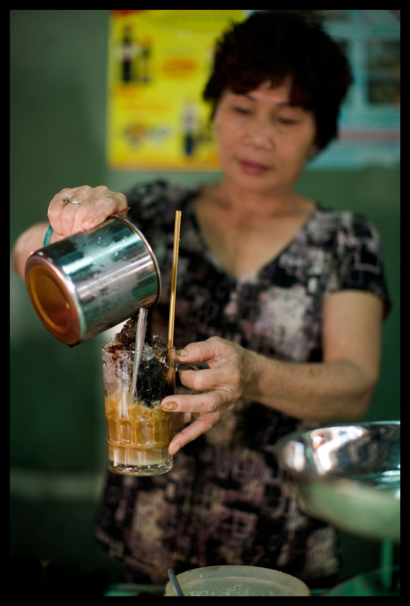 [vietnamese+coffee+-+cc_eating_asia.jpg]