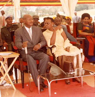 [janet+museveni+and+hubby.jpg]
