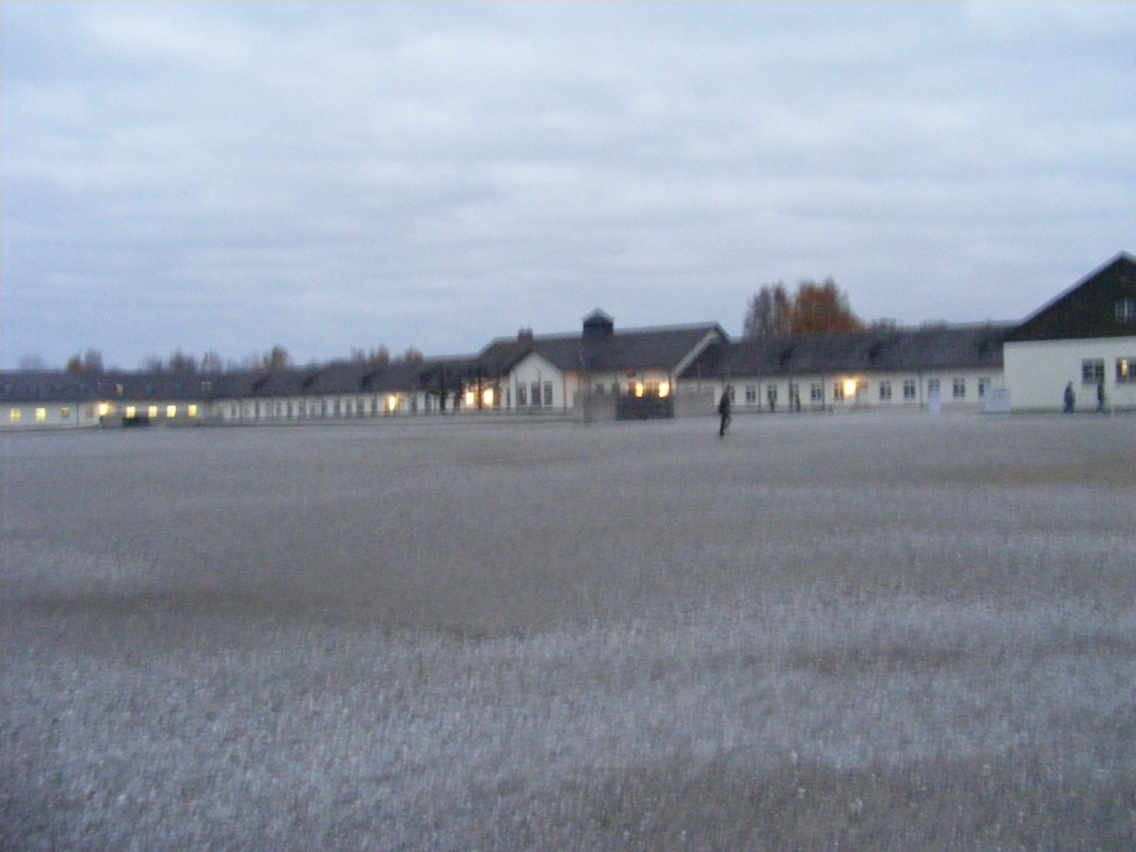 [The+admin+office+of+Dachau.JPG]