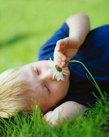 [child+flower.jpg]