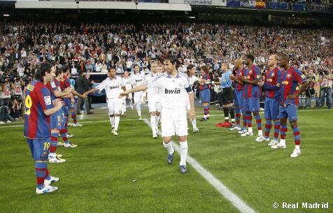 [Pasillo_del_Barcelona_al_Real_Madrid.jpg]