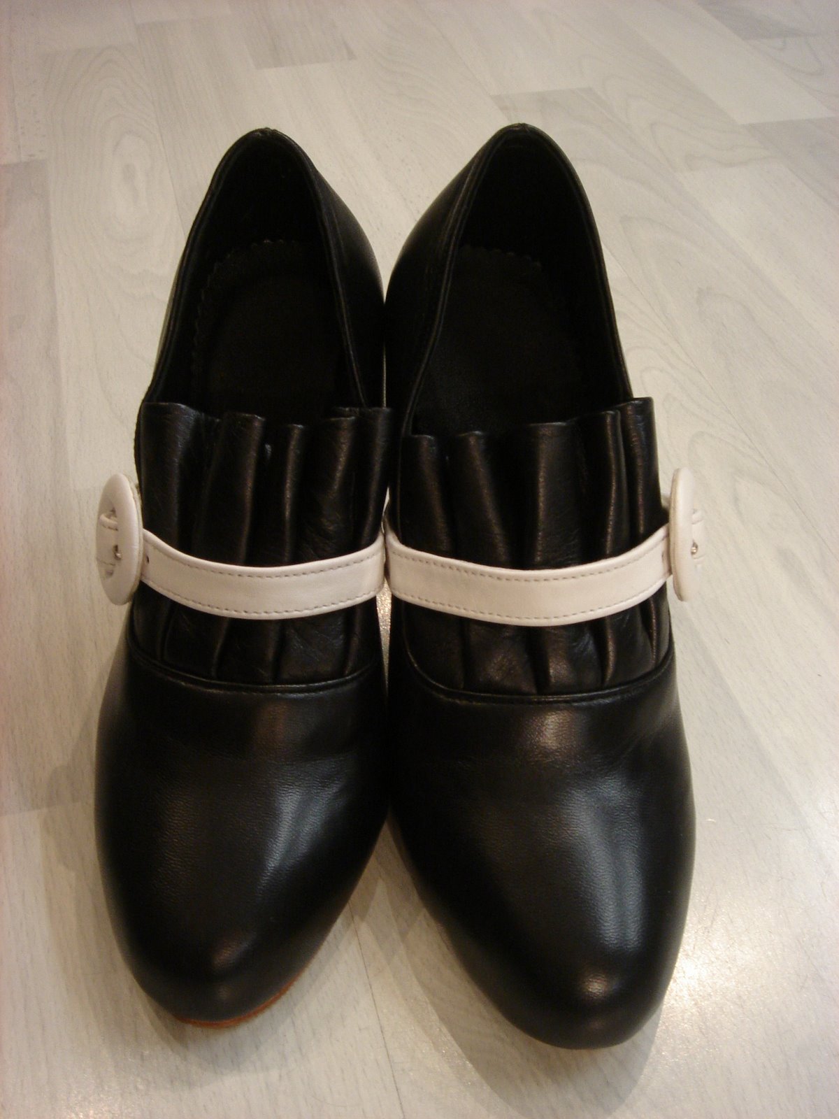 [mogil+anna+mali+leather+blk+shoes+3.JPG]