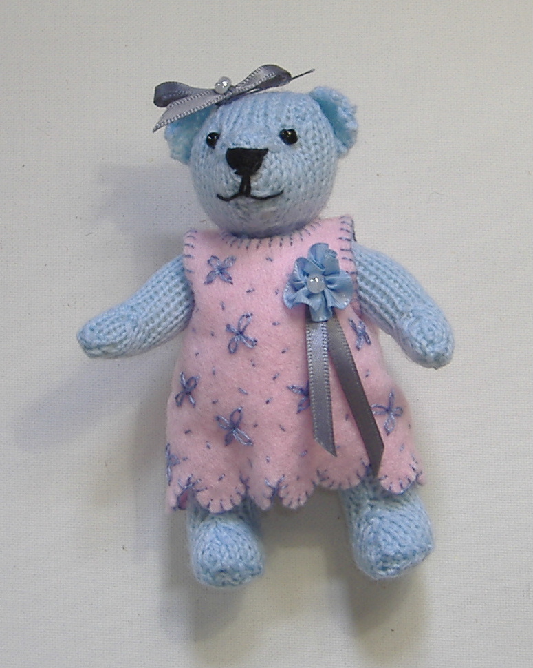 [blue+knit+bear.JPG]