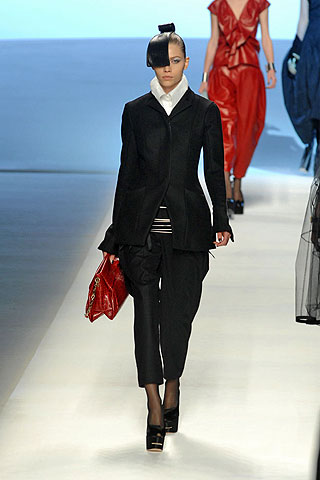 [Louis+Vuitton+capri+pant+blk+with+jacket.jpg]